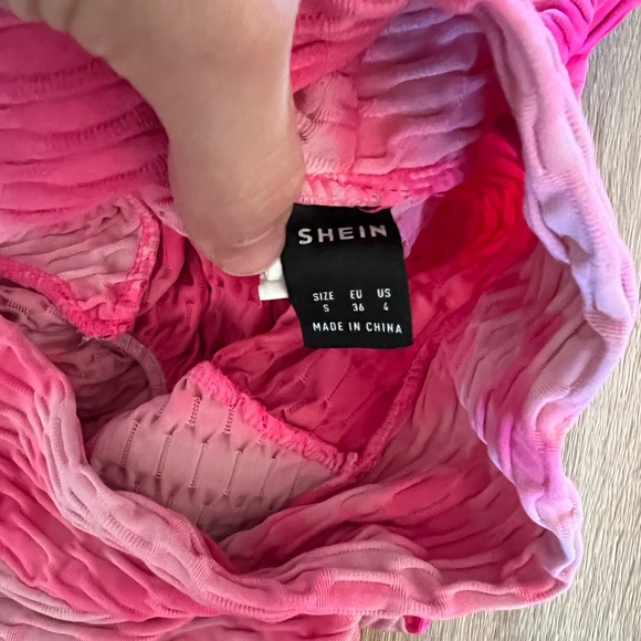 SHEIN butt scrunch spandex shorts, size small - Picture 3 of 3